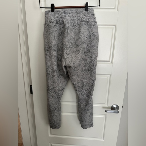 Gymshark Sweat Pants NWOT - Picture 3 of 4
